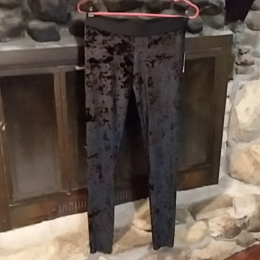 Simply Vera black "velour" leggings M